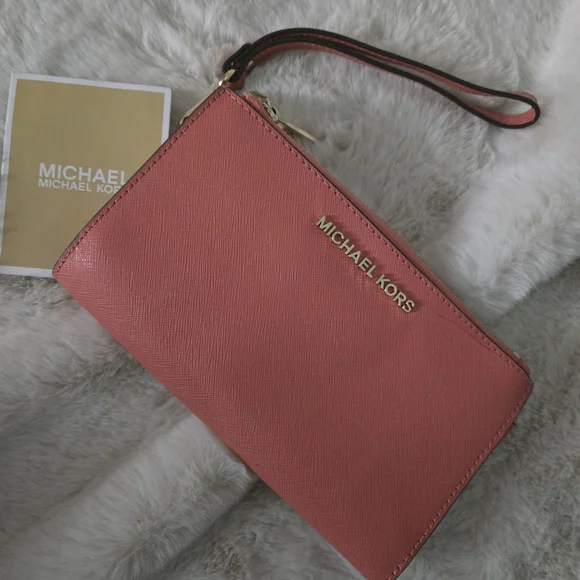 Michael Kors Coral Wristlet - Picture 1 of 5